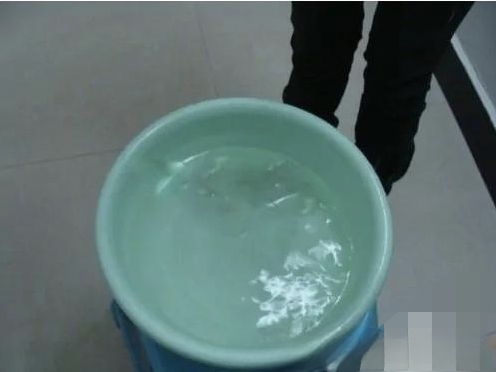 猫咪屁股上的粑粑怎么清理?