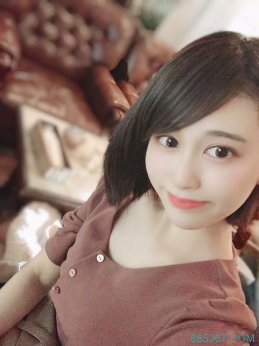 比出道片还紧张!胸部一直勃起的她人生初中出し解禁!