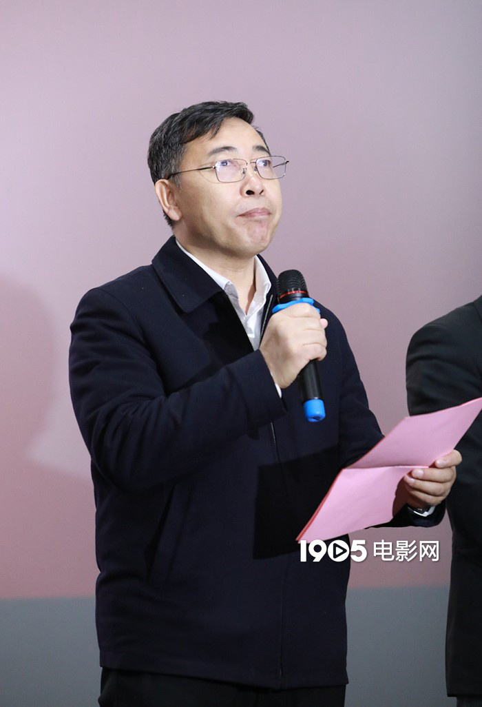 延续脱贫攻坚精神!《千顷澄碧的时代》兰考首映