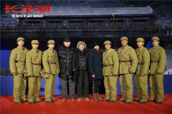 《长津湖》举行攻坚总动员 吴京易烊千玺率队宣誓